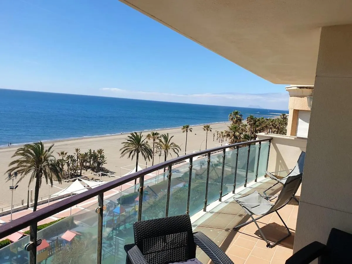Spacious Apartment With Sea View In Estepona 140 M²